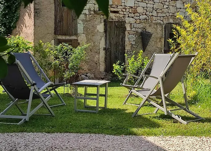 A Deux Pas De St Cirq Lapopie , Gite Des Murets De L\'Isa