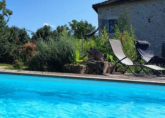 A Deux Pas De St Cirq Lapopie , Gite Des Murets De L\'Isa