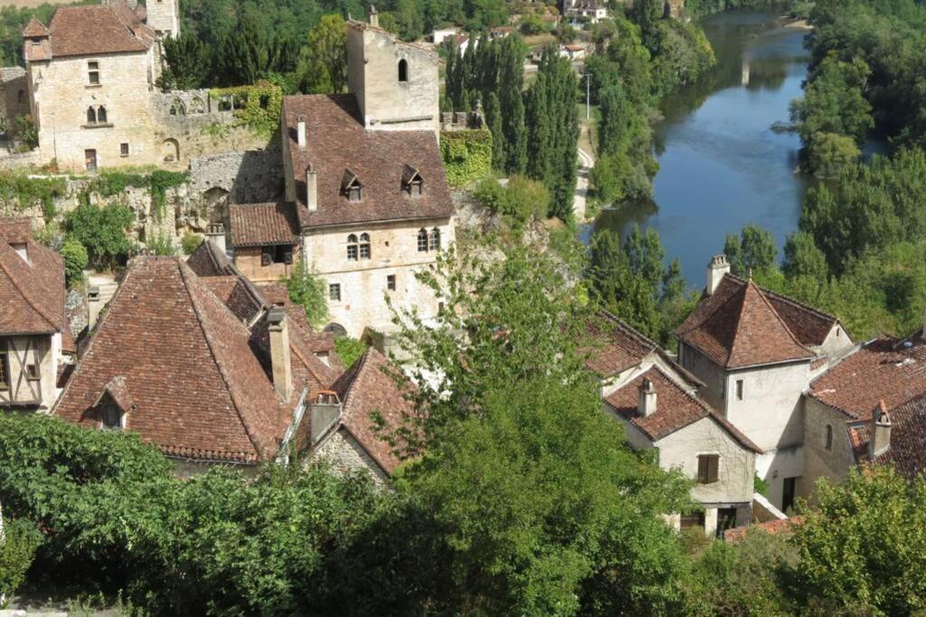 A Deux Pas De St Cirq Lapopie , Des Murets De L'isa Vakantiehuis Esclauzels